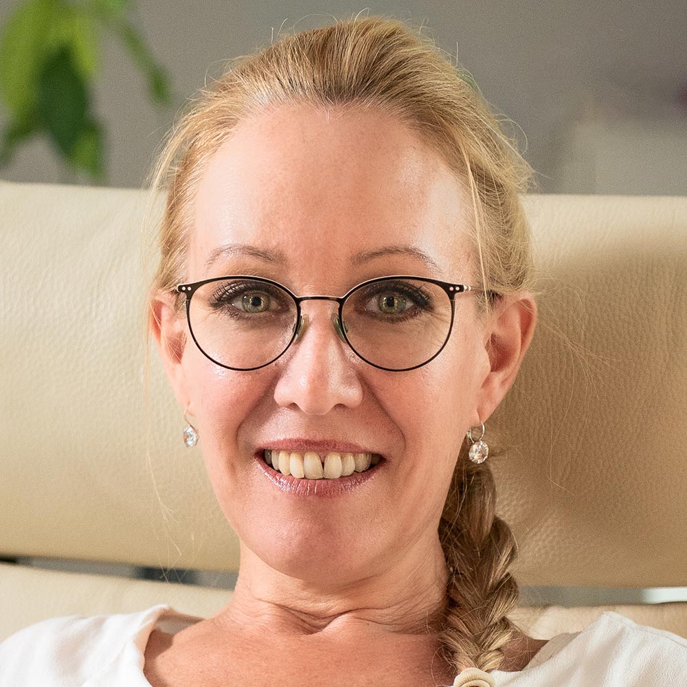 Mag. Eva Tbargui – Leitung Institut Lichterregen Mag. Eva Tbargui, Leitung des Instituts Lichterregen